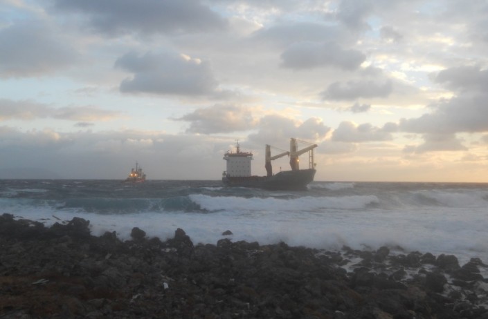 CARIBBEAN FOS assisting grounded vessel