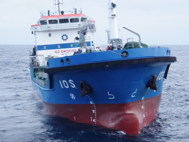 Five Oceans Salvage - CORAL SEA FOS assisting MV IOS