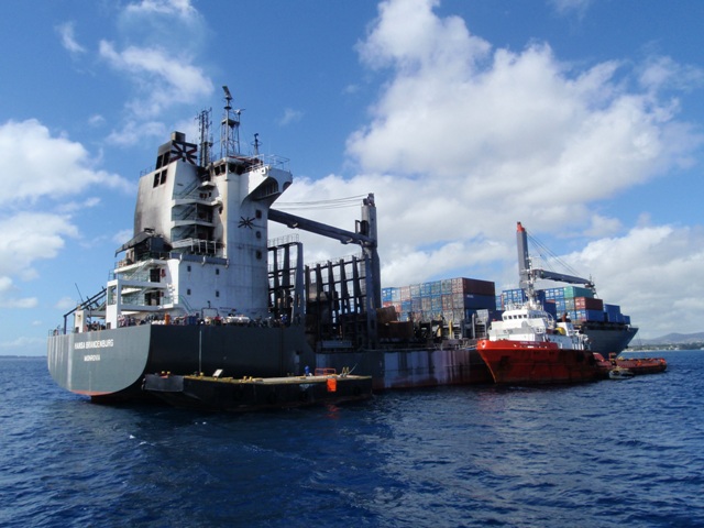 Five Oceans Salvage - CORAL SEA FOS alongside casualty
