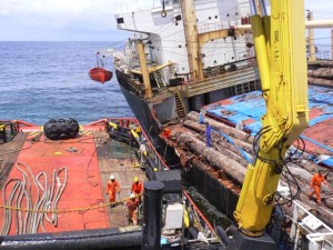 Five Oceans Salvage - RED SEA FOS alongside MV MEDEA K