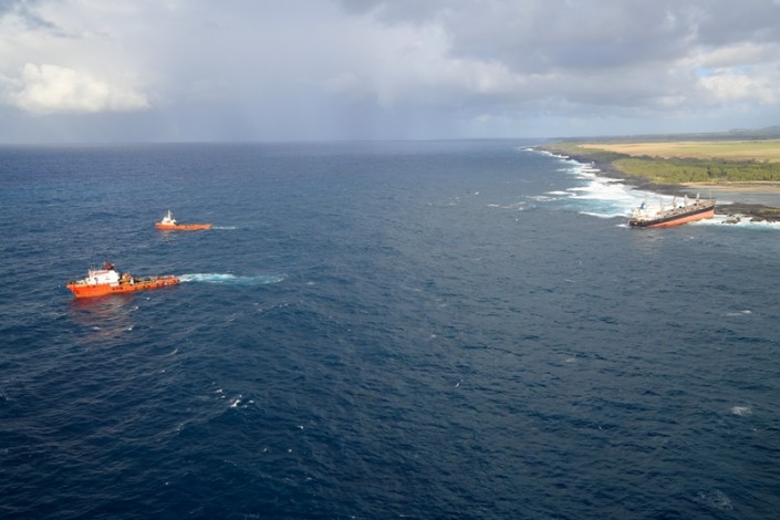 Five Oceans Salvage - CORAL SEA FOS & IONIAN SEA FOS connected to MV BENITA