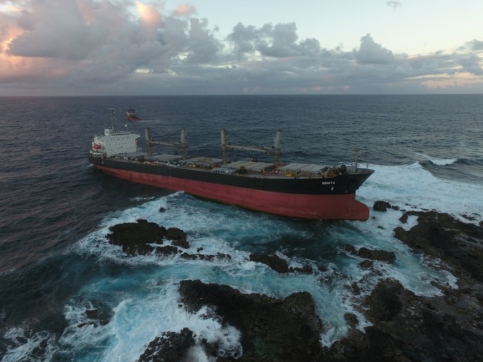 Five Oceans Salvage - MV BENITA connected to CORAL SEA FOS