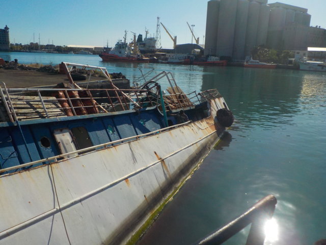 Five Oceans Salvage - Refloating operations in Port Louis, Mauritius